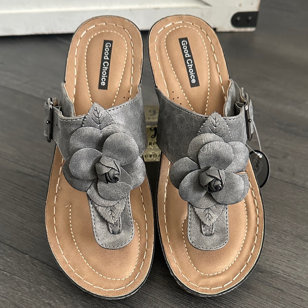 Good Choice Women's Gray Floral Sandals